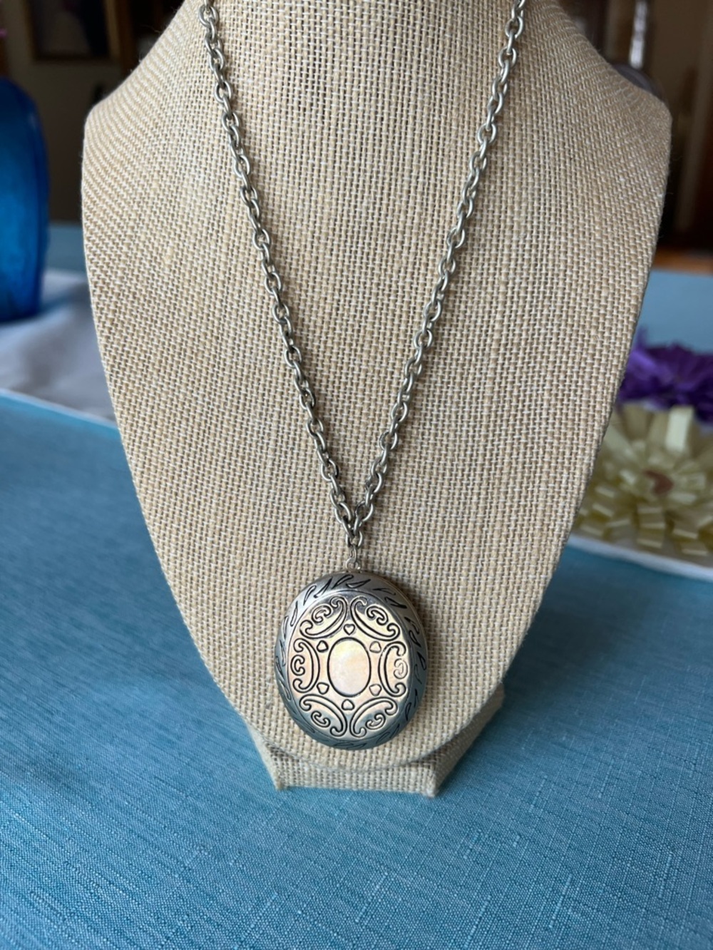 Oval silver tone hinged locket on 28” chain